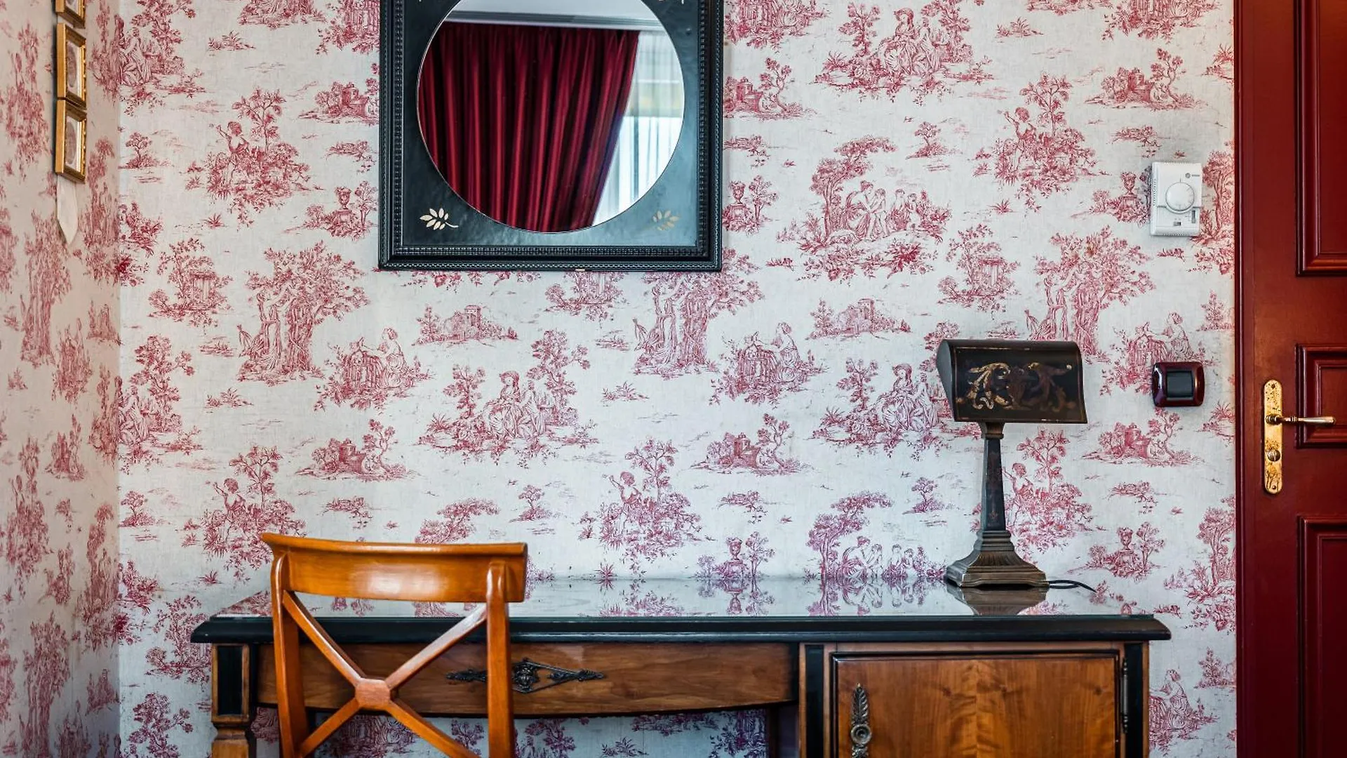 Maison Eugenie Paris 4*,