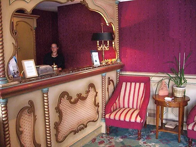 Maison Eugenie Paris 4*,