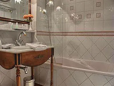 **** Hotel Maison Eugenie Paris France