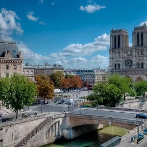 Les Rives De Notre-dame **** פריז