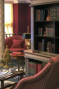 Maison Eugenie Paris Otel